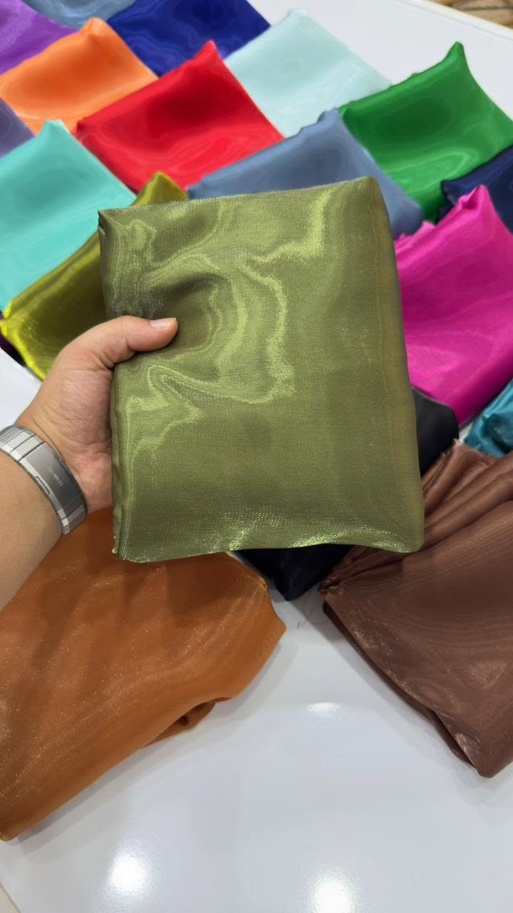 ✨ الأناقة والفخامة التي تستحقينها.. وصلت الآن! ✨
هل تبحثين عن إطلالة ملكية تلفت الأنظار في مناسبتكِ القادمة؟ لا تبحثي بعيداً..

نقدم لكِ قماش ستن أوركنزا الأصلي 💎 المزيج الساحر بين نعومة الستان الراقية ووقفة الأوركنزا الفاخرة.

🌟 لماذا ستعشقين هذا القماش؟
جودة أصلية 100%: نسيج متميز بلمعة ساحرة تمنحكِ مظهراً مفعماً بالأنوثة والفخامة.

انسيابية ووقفة مثالية: يجمع بين مرونة الستان وهيكل الأوركنزا، مما يجعله مثالياً لجميع التصاميم (فساتين سهرة، قفاطين، عبايات فاخرة، أو تنانير).

ألوان تخطف الأنفاس: متوفر بتشكيلة مميزة تناسب كل الأذواق وتبرز جمال تصميمك.

💸 العرض الأقوى (لفترة محدودة!)
لأننا نهتم بأناقتكِ وبميزانيتكِ في آن واحد، وفرنا لكِ السعر الأفضل في السوق:

حجم القطعة: 2.5 متر (تكفي لأرقى التصاميم)

السعر: 10,000 دينار فقط! 💥

⚠️ ملاحظة: الكمية محدودة جداً والخامات الأصلية لا تتكرر دائماً!

🛍️ للحجز والاستفسار:
لا تضيعي الفرصة لـتكوني نجمة السهرة، 

📍 العنوان: جنوب الموصل – ناحية القيارة
🚚 نظام العمل: بيج توصيل فقط (لا يتوفر لدينا محل حالياً)
🇮🇶 التوصيل متوفر إلى جميع محافظات العراق
راسلينا الآن عبر الرسائل الخاصّة 📥 أو علقي بكلمة "تم" وسيصلكِ كادر خدمة العملاء فوراً.  

📩 للحجز والاستفسار 
واتساب ***********

#ملابس_نسائية #قماش_كشمير #كشمير_ستن #ڤويل #أقمشة_راقية #فصالات_نسائية #أزياء_الموسم #تطريز_كامل #قماش_شتوي #تسوق_اونلاين #اناقة_واحتشام #مترين_ونص #جديد_الاقمشة
