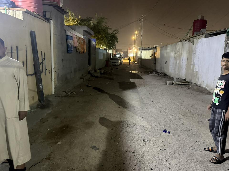 سلام عليكم
بيت تجاوز في حي الشرطه مقابل شارع موسى الكاظم يبعد عن شارع القائد 30 متر 
مساحة البيت 80 متر
يحتوي على غرفه وصاله وديوانيه وحمام خارجي وداخلي
سقف سندويج 
لبيت نضيف 
السعر 16 مليون وبي مجال 

0771 612 6698  رقم صاحب البيت
