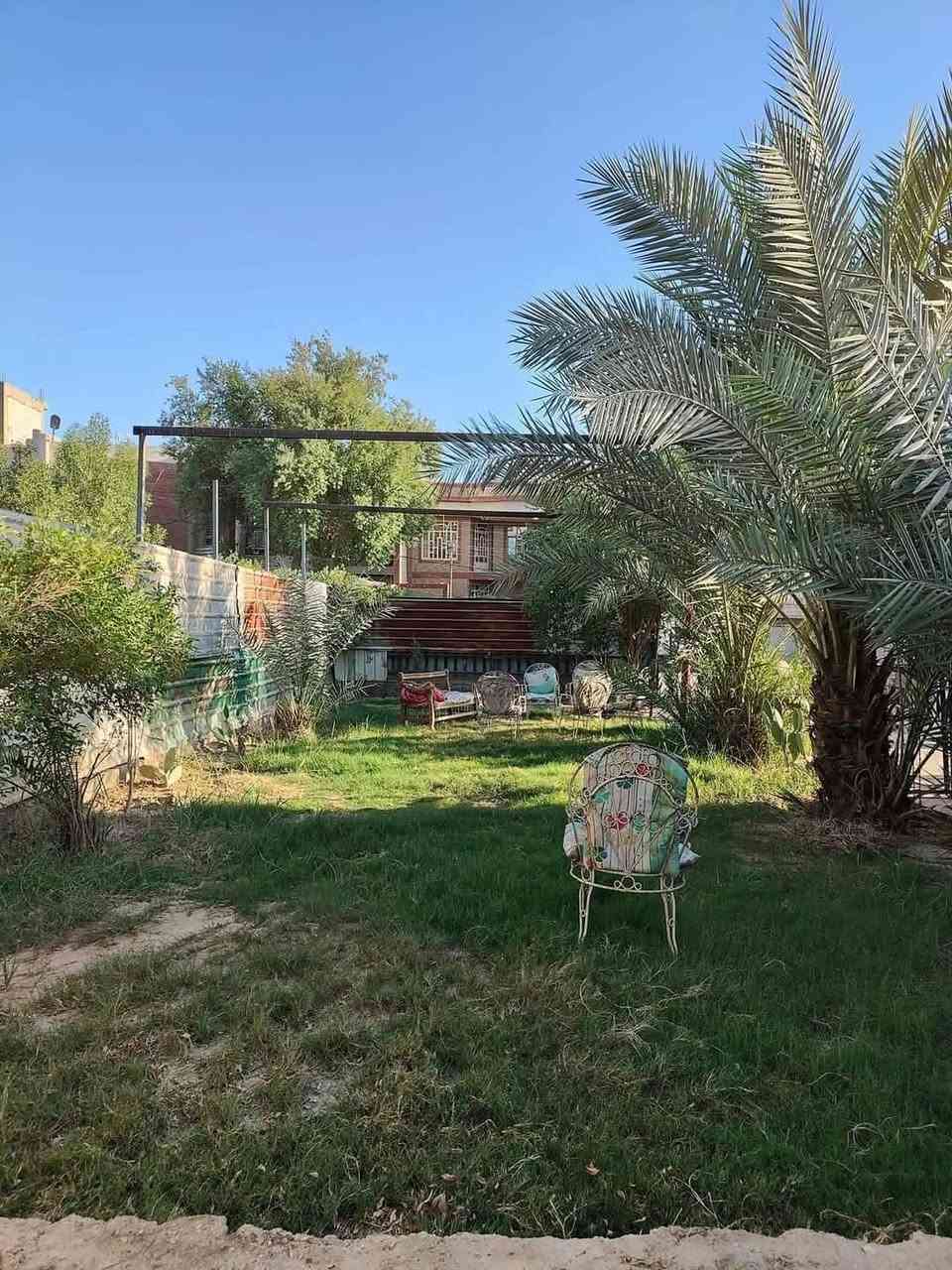 بيت للبيع ام نجم شارع النهر 
المساحة ١٥٠م طابقين 
٤ غرف نوم 
على شارع ٢٠م 
تشجير ١٣٠م مقابيل البيت مثل ما موضح بالصورة 
للاستفسار : ***********
