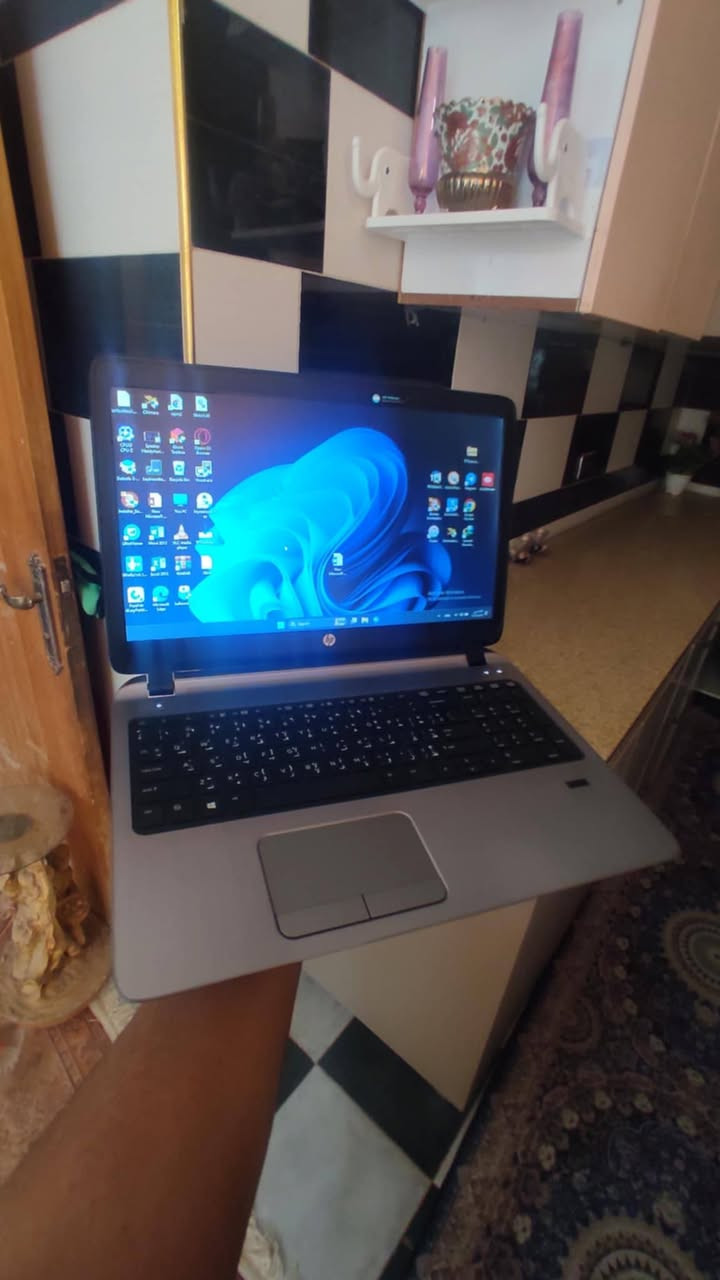 لابتوب للبيع 
معالج كور اي سفن الجيل الخامس 
رام 8G
هارد 128ssd
بطاريه شغاله ساعه ونص 
حجم الشاشه 17
ملحقات شاحنه وماوس 
مكاني شارع النفط شراي خاص او اتصال ***********
