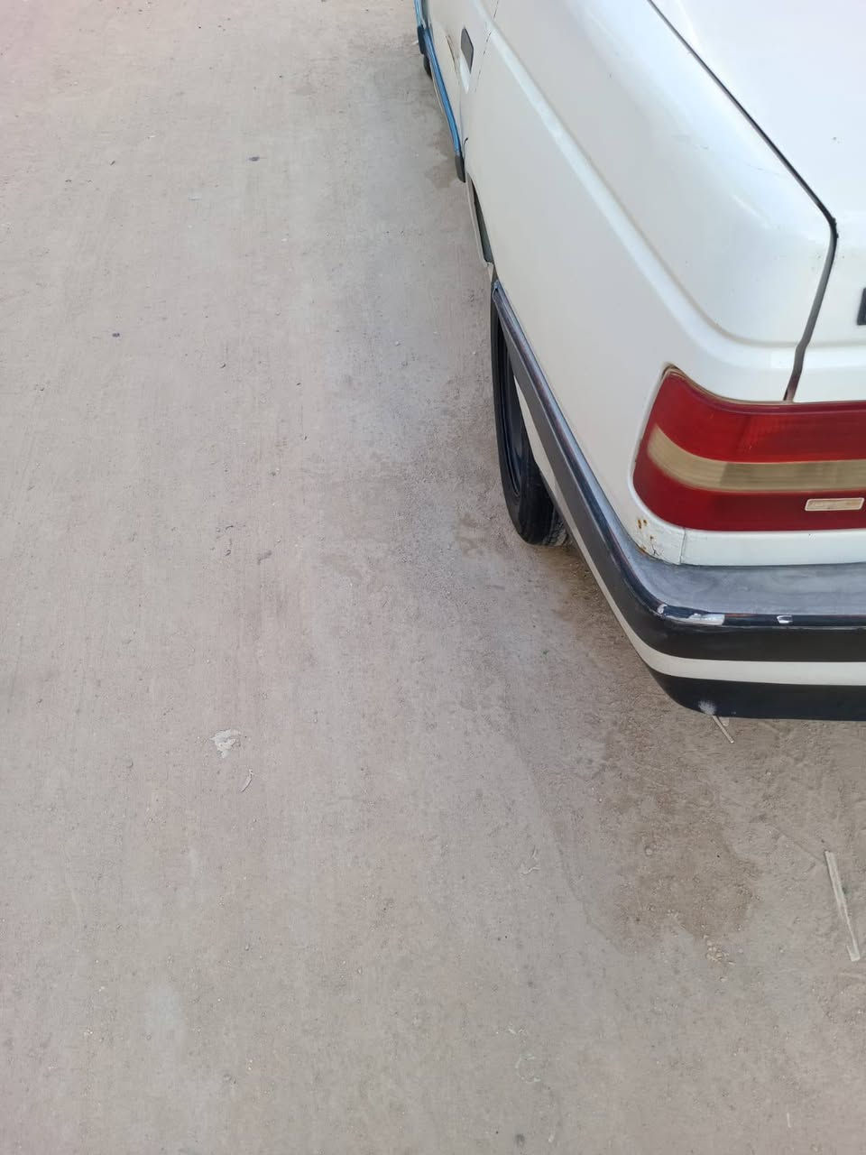 السلام عليكم
بيجو 405 للبيع سيارة بلاديه لا ضربه لا صبغ  لا تبديل بيها كير ومكينه كورله كير أوتو  رقم بغداد بسمنا مداور السيارة شوكت ميعجبك 📍كربلاء گنطرة السلام
السعر ٣٥  وبيها  مجال 
***********

