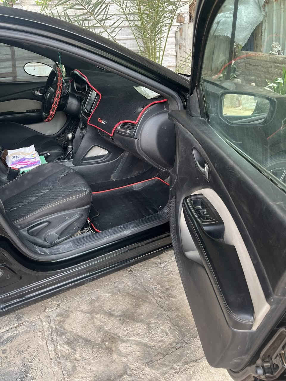 سلام عليكم . دوج دارت مديل 2016  مكفوله من التبديل و الضربه وعيب الشرعي سياره  جاهزه تخم تاير حداديه تبريد وي سويج محرك,2000, فول مواصفات عد فتحه كير اوتو +عادي رياضي مثبت سياره جاهزه رقم انكلزي بسمي تحويل ثاني  يوم سعره (102)او بيه مجال   الاتصال  عله رقم وانه خادم (***********) مكاني سوق الشيوخ
