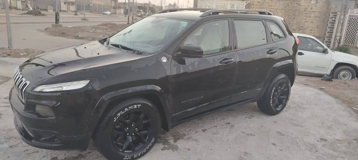 السلام عليكم
جيب فول مواصفات 2017
بلاك توب مكينة 6 سلندر 3.200
رقم بغداد، السعر: 125$
3 بصمات، تشغيل عن بعد، جنطة كهربائية
حادثها جاملغ وبنيد جهة السايق، الجاملغ والباب عكس السايق مصبوغات اثر شخوص بدون حادث السونار مرفق مع الصور.
مكاني محافظة ميسان 
للأستفسار
***********
***********
