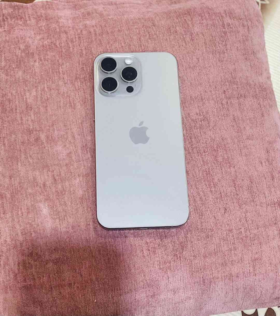 ايفون 15pro max تيتانيوم جهاز استخدام قليل 
ذاكره / ٢٥٦
بطاريه / ١٠٠   مشحون 311 مره
نظافه ١٠٠٪؜
ضمان ماستر كارتون وملحقات كامله 
شرق اوسط نموذج M 
السعر / 1,200,000
مكاني / بابل 
رقم / ***********
