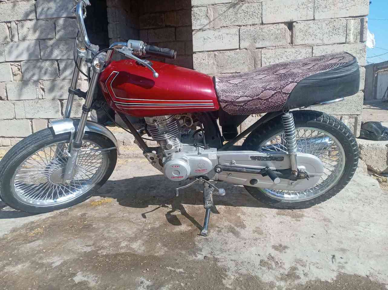 السلام عليكم اربعه قير للبيع مكاني نجف كوفه سعر 250 بها مجال كلك مقفوله عن السرقهه***********
