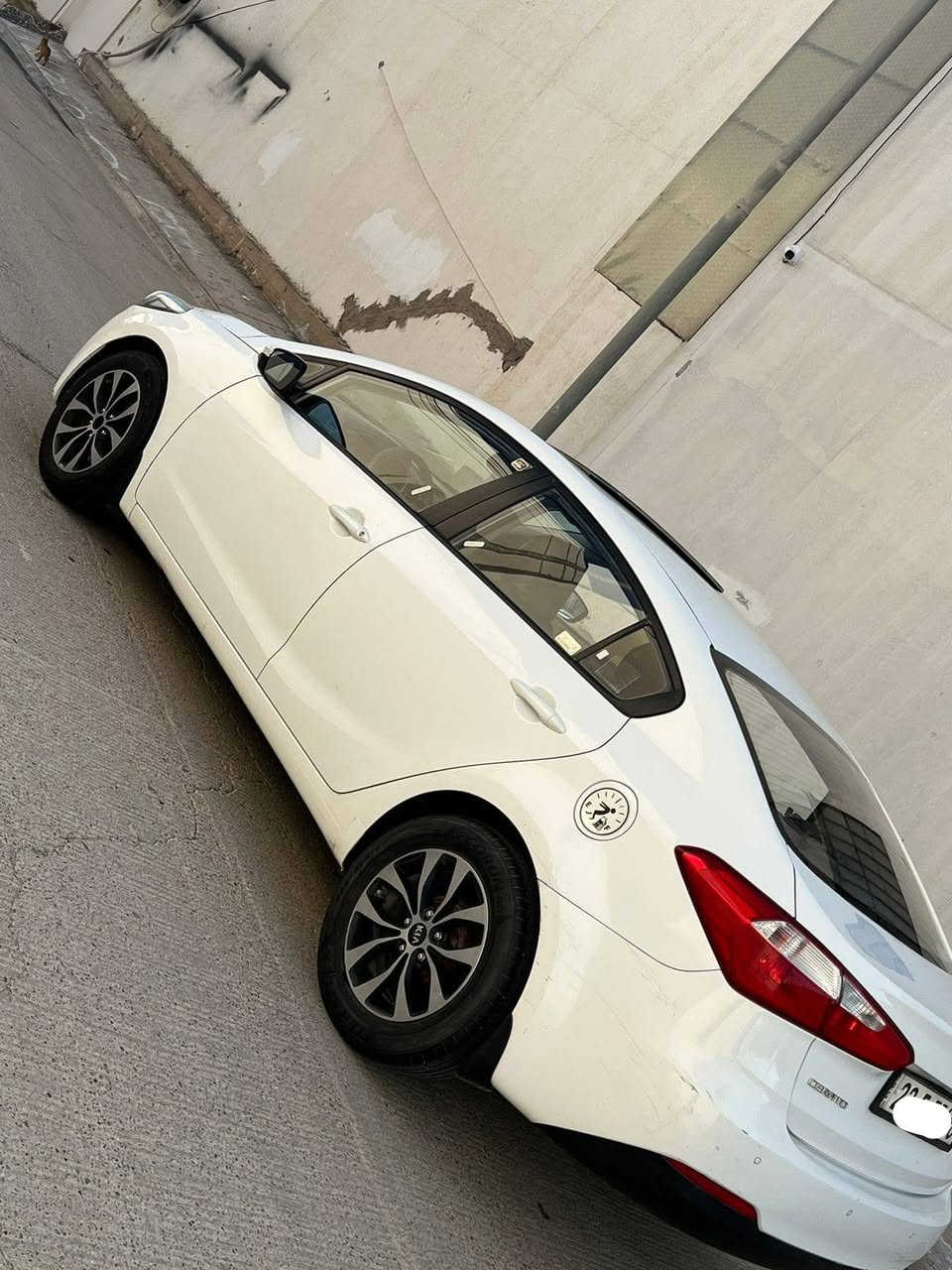 ا كيا سيراتو خليجي السعر 118
-موديل 2014 
-فول مواصفات مكفوله من الضربه بيه نص جاملغ الأمامي صبغ 
-تحم سترين جهتين 
-مري شفط
-ويل كروم 
-تخم تاير
-باتري جديد 
-مكينه 1600 دووش شرط مامفتوحه 
وبعد موصفات هواي         
- رقم أربيل إنكليزي  تحويل وكاله  الأستفسار ***********او***********
( مكلف بالنشر)
