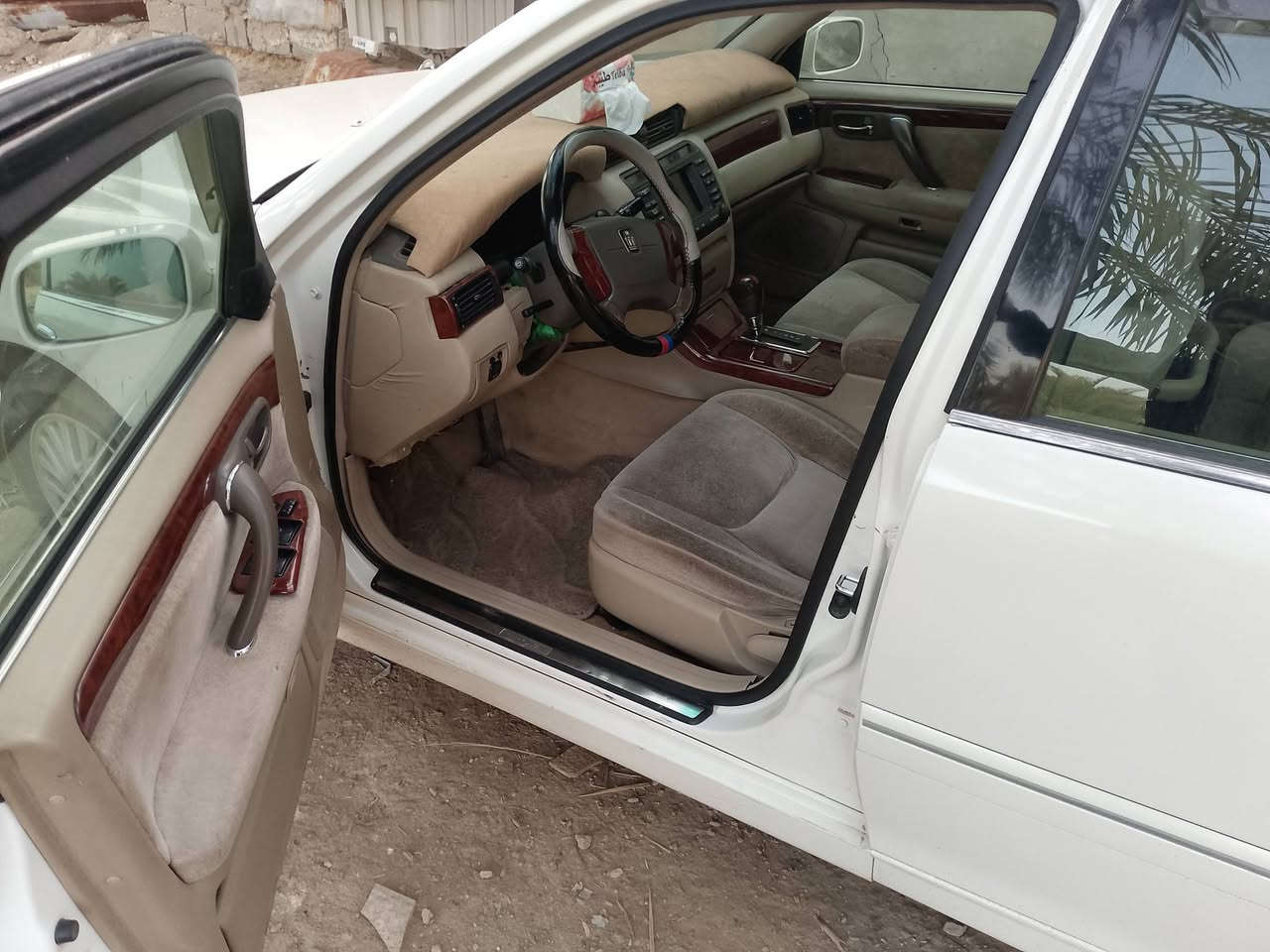 سلام عليكم
ملكه للبيع موديل 2003 
دكمه وحده كرستال 
السياره كصه جنطه 
مكان السياره المهناويه 
السياره عليها رقم بدون سنويه 
سعر السياره 37 ورقه وبيها مجال 
للاستفسار الاتصال على هذا الرقم 
***********
