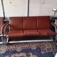 تخم مكتبي ست مقاعد  سعره ٢٠٠  الف  بغداد مدينه الصدر الحبيبيه  وتساب ٠...