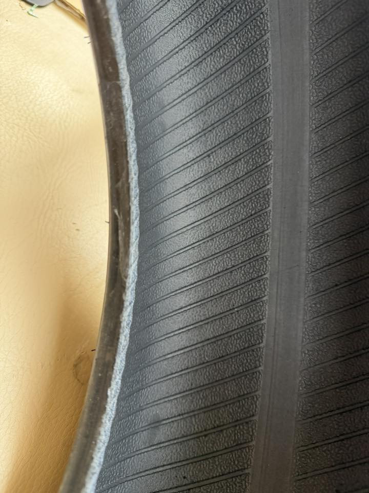 السلام عليكم   زوج مازدات مع الكلوبات وزوج تايرات  السعر كلهن ب 40 ألف     ***********
