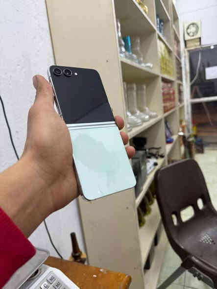 سامسونك Z flip 5
الجهاز ممفتوح ذاكره 512 سعر 325 بي نقطه وخط مكان شعب ***********
