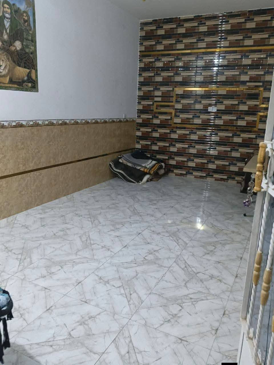 🏡 فرصة لا تُعوّض... دار للبيع في موقع مميز 🏡

السلام عليكم ورحمة الله وبركاته

إذا كنت تبحث عن بيت جاهز للسكن في منطقة هادئة ومخدومة، فهذه فرصة تستحق الاهتمام.

📍 العنوان: بابل – المدحتية – ربيانة، قرب حجي نبيل. شارع بيت شاطي

📐 المساحة: 220 م²
📏 الواجهة: 14 م
📏 النزال: 16 م

🏗️ نوع العقار: زراعي.
🧱 نوع البناء: طابوق، سقف صب.

مواصفات الدار:
✅ غرفتا نوم.
✅ استقبال واسع.
✅ صالة مريحة.
✅ مطبخ.
✅ صحيات داخلية وخارجية.
✅ طارمة.
✅ غرفة نوم في الطابق الثاني.

🌟 مميزات العقار:
✔️ شارع صب بعرض 8 أمتار.
✔️ مجاري خارجية.
✔️ جميع الخدمات متوفرة.
✔️ موقع ممتاز وقريب من الخدمات، مناسب للسكن العائلي.

💰 السعر: 135 مليون دينار عراقي قابل للتفاوض. 

📞 للاستفسار والمعاينة:

📱 اياد جفلاوي، ***********

