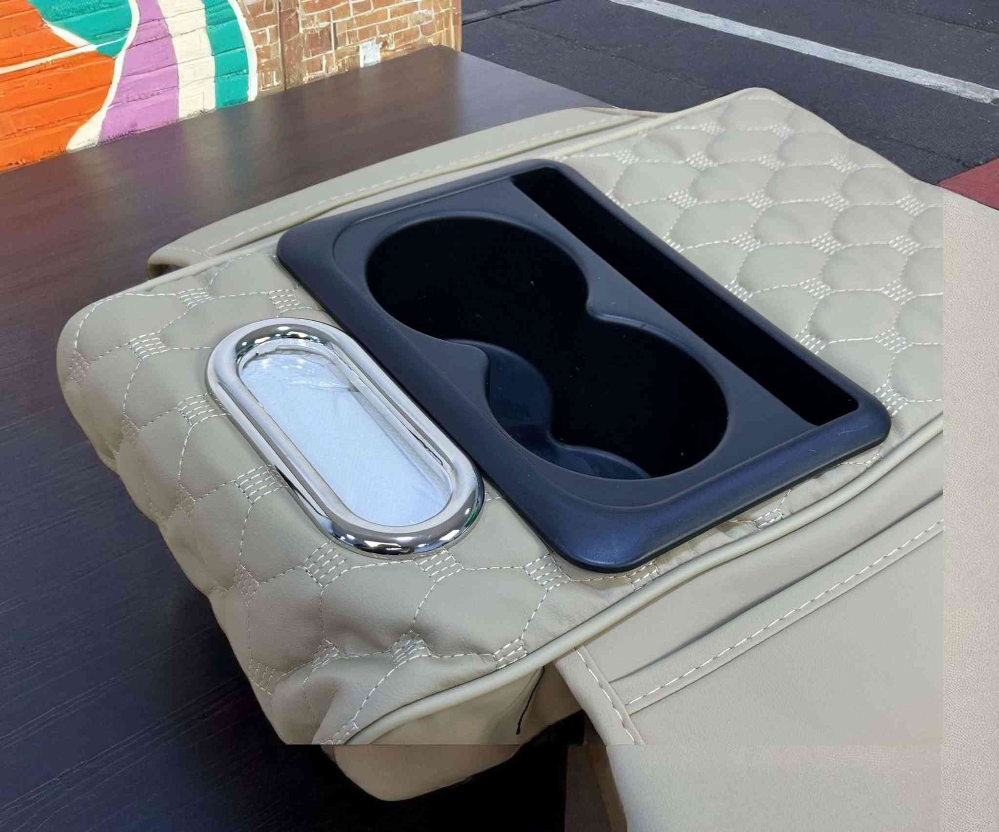 🚗 سيارتك هوسة وتحب تضيف لمسة أنيقة ومريحة؟
هالستاند هو الحل! 👌

ينظم الأغراض، يثبت المشروبات، ويخلي كلشي مرتب ومن مكانه.

جلد فاخر، شكل راقي، وسهولة استخدام ما تتفوت!

خلي سيارتك نظيفة، عملية، ومرتبة بكل مشوار.

✨ ستاند السيارة المتعدد – ينظم، يخزن، ويحافظ على نظافة السيارة:

✔️ حامل كوبين يثبت مشروباتك الحارة أو الباردة بثبات أثناء القيادة

✔️ فتحة مخصصة للموبايل أو الأغراض الصغيرة – كلشي بمكانه

✔️ علبة مناديل مدمجة يسهل سحبها بدون تشتيت

✔️ سحاب مخفي يخليك تخزن مناديل اح... 

كل هاذ وبسعر 15ألف عرض خاص
يوجد توصيل بغداد3 محافضات5

للتواصل واتساب فقط***********
