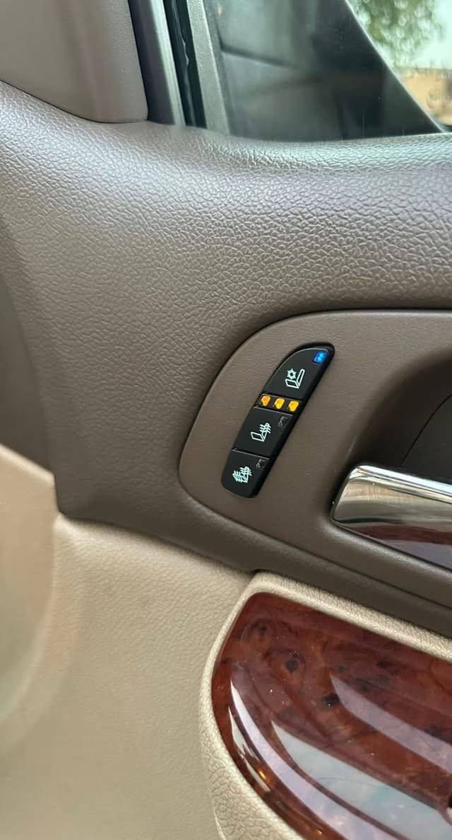 تاهو موديل2011 LTZ
ماشية 177كم 

المواصفات                       

فول مواصفات ١/١

٨سلندر

سلايد(فتحة قمارة)

كراسي جلد اصلي

كراسي اثنين كهرباء

كراسي خزن(ميموري)

كراسي(تدفئة+تبريد)

كراسي خلفية كهرباء

تبريد 3قطع 

كروس سرعة

فول تحكم استيرن(جهتين امامي+جهتين خلفي)

استيرن كهرباء

شاشة

صندوك كهرباء(شفط)

 

دبل كير(عادي+اوتوماتيك)

حساس(خلفي)

نظام تحكم بمستوى الضوء الداخلي

مانع تزحلق

شاشة امامية كبيرة اصلية 

شاشة خلفية DVD بلادي 

كامرة خلفية 

تشغيل عن بعد

اشارة بالمري

مري كهرباء(شفط)

لايت عدسة زنون

سستم_صوت  bose

انارة ترحيبية 

جام اوتو

موصفات بعد معروفه هيه اعلى فئه

سيارة كللللش حلوة 

ومبيها اي نقص حداديه تخم تاير تبريد باتري كله جديد 

بيه قطعتين صبغ والابوب جهة السايق مفتوحه مطبعه فقط مابيه ولا قطرة خياس 

ماشيه 177 كم  رقم سليمانيه بسمي شخصيا 

*********** 

***********

__

سعره 195 

‏
