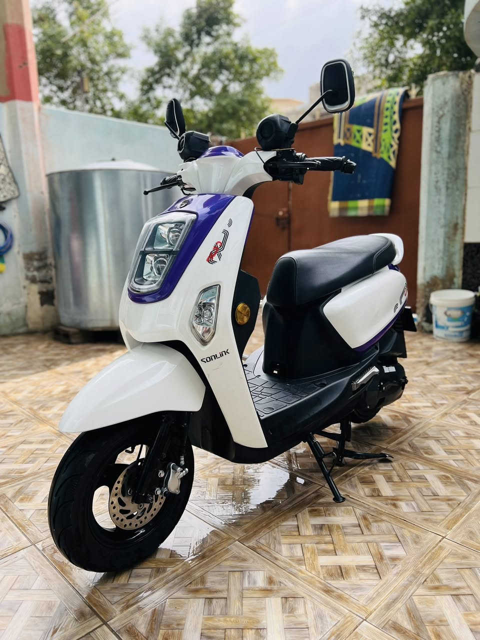 السلام عليكم دراجة بوليسي نضافة فول
محرك بلادي بعدهة زيرو كهربائيت كلهة شغالة السعر خاص 
عل رقم ***********
