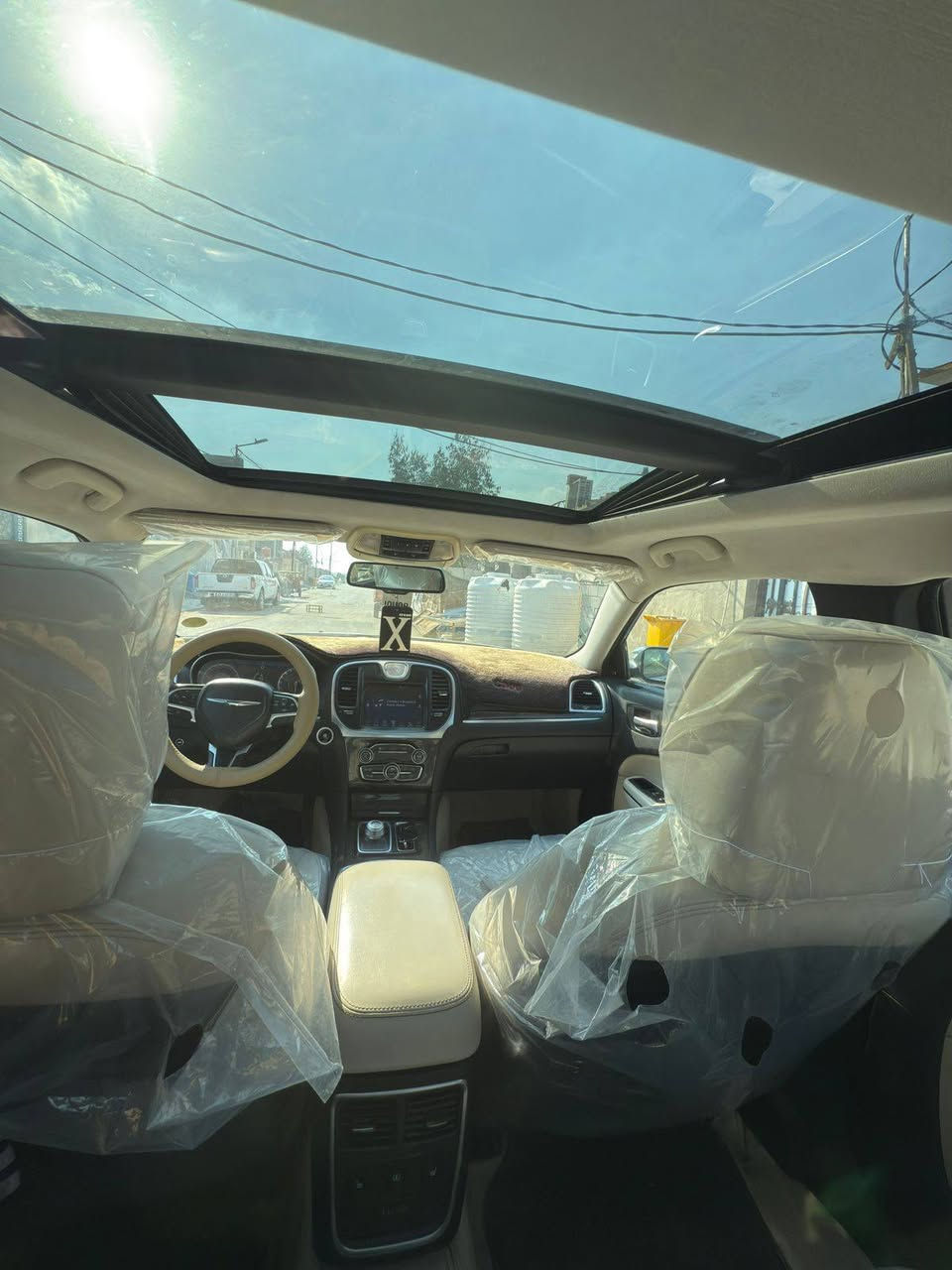 سلام عليكم
أوباما كندي 2016 اصل
مواصفات C
بنوراما فتحة
شاشة وكامرة
مرايات رادار
بردة خلفي
كير موس
منضومة زنون
تدفه وتبريد  جيد
كير مكينة جاهزء
ضربة جاملق خلفي فقط  والباقي كفالة 
رقم أربيل  راعيه بصرة موجود
عنوان بصرة اصمعي
هاتف ***********
السعر 212
