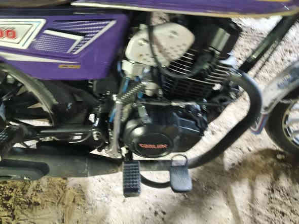 دراجه سونك 
محرك 200 CC صاغطه وزنجيل او CBF
الدراجه دهنه كله امزويل 
ماشيه 8000
الدراجه مال واحد من الشغل للبيت 
يعني لا دلفري ولا متعبه ولا اكو شي نقص بيه 
الله شاهد دراجه  جديده جديده 
سعره 850 وبيه مجال لطيبين 
مكاني بغداد العبيدي 

اوراق كامله 

سسبب البيع اريد اخذ مرقم
*********** بغداد
