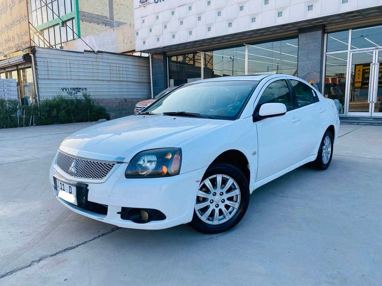 سلام عليكم...                                            كلند 2011 خليجي حره سعر 110                  رقم بغداد فول موصفات على وضع الشركة.      تخم تاير جديد باتري جديد كير محرك صدر مكفول صبغ جملغ خلفي وشبر باب خلفي أثر شخط تواصل وتساب فقط *********** مكانه بغداد بلديات
