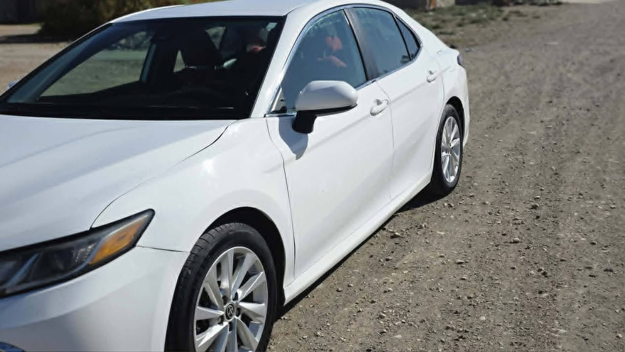 سلام عليكم
كامري LE. بيها قطعه جاملغ الامامي بدله وبيها بارد بسيط سياره كدامك سعر 180$ وبيها مجال بسيط
