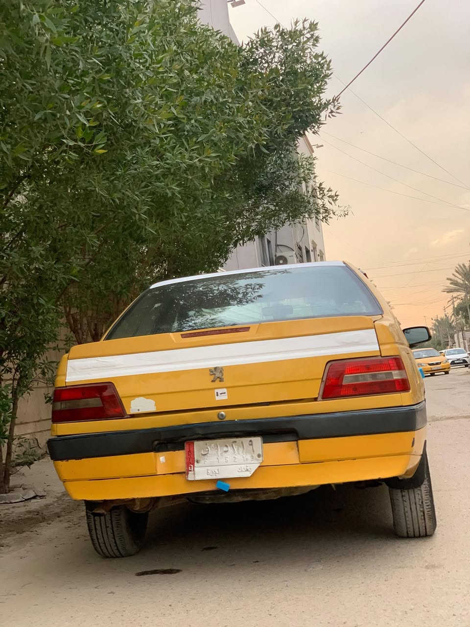 سلام عليكم بيجو الميس 2015 سياره ما بيه لاضربه ولا تبديل عدا صبغ جاملغ فقط بدون دواخل أثر طخه صغيره سياره نضيفه باقي كفاله كير ومحرك مكفولات غرفته حلوه كهربائيات كله شغاله تبريد ثلج تخم تايرات جديد رقام نكليزي باقي بس عل استلام رقم بغداد سنويه جديده هيه غرمات مصفره مكان شهداء البياع ***********
