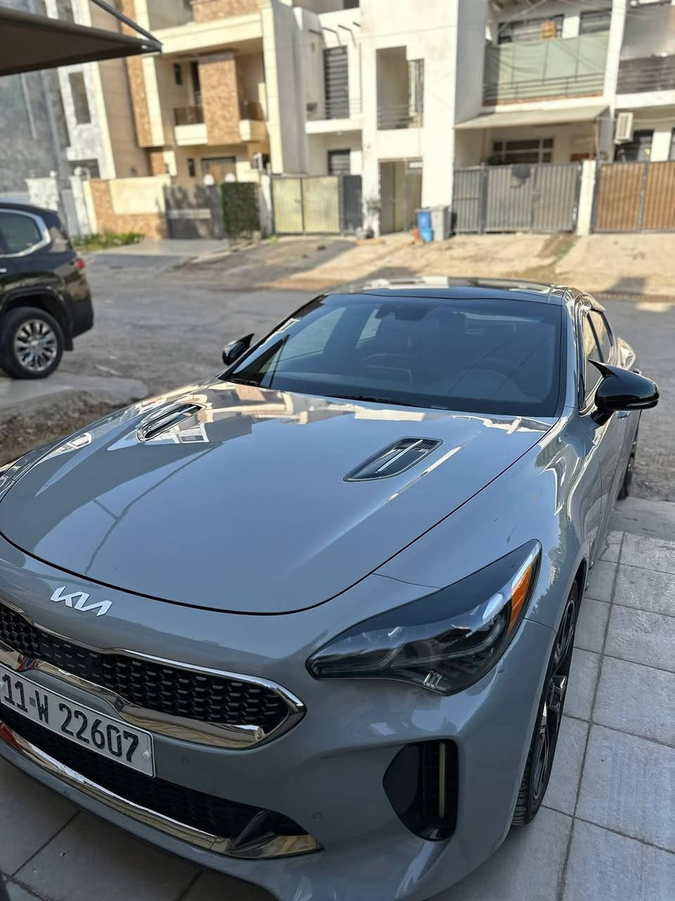 كيا ستنگر  2020 للبيع فقط🔻
3,3 tt (٦سلندر)
ماشية 54,000 ميل

Gt1 .
المواصفات معروفة مالتها 
فتحه بانوراما 
تدفئه تبريد كشنات اماميه
رادار جانبي 
توقف ذاتي
كشنات حضن لون احمر 
لد داخلي متغير 
دكتات مارسدس متغير لون

السياره عليها عطاسات 
عليها شوت بيرفورمنس🏁
السياره ما شاء الله نشطه وقويه 
صدرها جديد بالجيس
تايرات جديده قبل شهر بدلتهن كلهن

حادثها جاملغ عكس السايق قطعه وحده صبغ وشويه من البنيد ربعه تقريبا

رايدها ب ٢٠٠ وبيها مجال بسيط 
***********
الي بخاطره السيارة يتدلل ومكانها بغداد حي القادسية واللي يشوف سعرها مو مناسب يصلي على محمد وال محمد ويجي ياخذها ببلاش♥️
