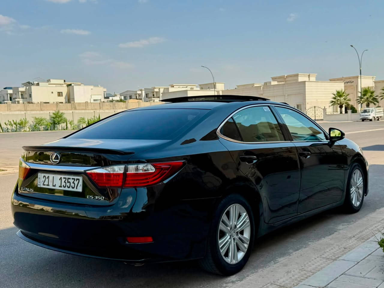 لیگزس ES 350 / 2014
خلیجی دەرەجە یەک ،  
6 بستۆن ، فولل مواسەفات 
، پانۆراما ، ٥ پەردە ، ناو زەرد 
، ماوس ،، کوشن خەزن ،
 سوکان کارەبا ، پێش و پشت حاسە
 ، کامێرا ، لایت دەبڵ عەدەسە
 ، لایت لید ، لایت ئۆتۆ ، 
، تەحدید سورعە ، سوکان ڤۆلیۆم
 ، ٣ نیزامی لێخوین
 ( ئیکۆ ، نۆڕماڵ ، سپۆرت )
 ، بەسمە ، ( ٤ ) دەرگا بەسمە . 
سەیارەکە  پارچه ك و دوو بستى سبوخه بي ناو بى ارباك به شه رت  
لە دەعامی پێشەوە بۆ دەعامی دواوە بە شەرت
گێڕ و مەکینە بە شەرت نەکراوەتەوە 
ڕەقەم و سەنەوی و ژینگەی تازەیە 
بەناوی خۆمانەوەیە )  
‎*********** كورك واتس أپ
     سعر 158 وه ره قه 💵💵
