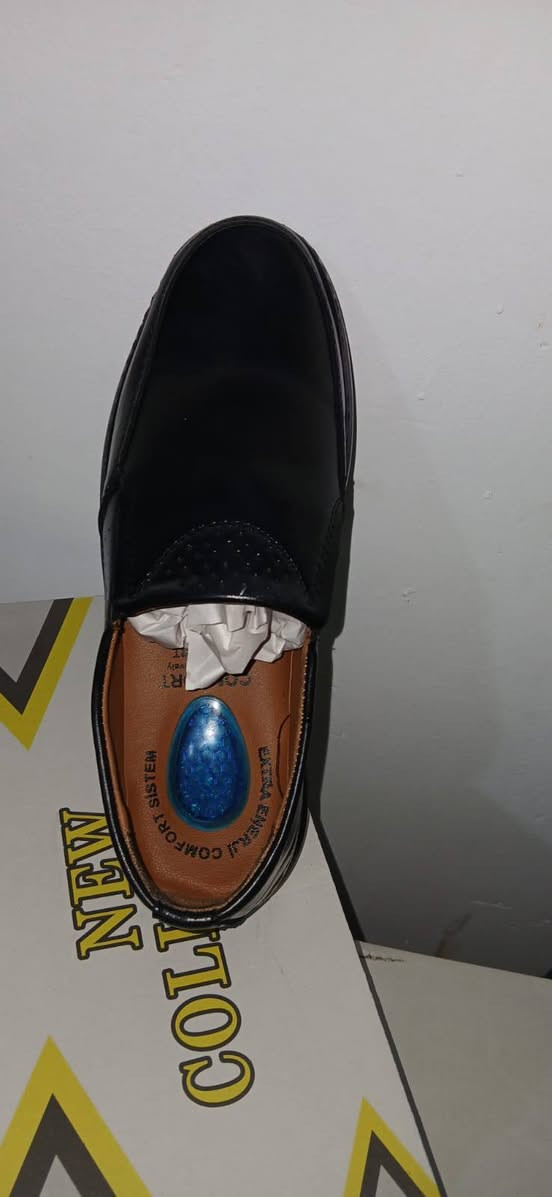 السلام عليكم حذاء رجالي كرتونين اعتيادي وخاص الخاص لل٤٧
تصفية قطعة ب ١٠ جوة فلوسهة الكارتون بية ٨ قطعة
***********
