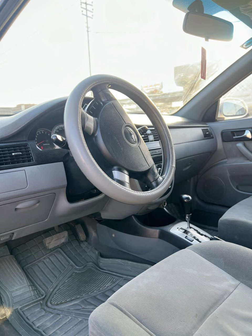 السلام عليكم اوبترا ٢٠١٤ رقم واسط الدولي باسمي سياره جدا نظيفه وسونارها مرفق بلاديه لاصبغ لاضربه بس تكحيل بسيط 
مكاني واسط الصويرة 
رقمي ***********
