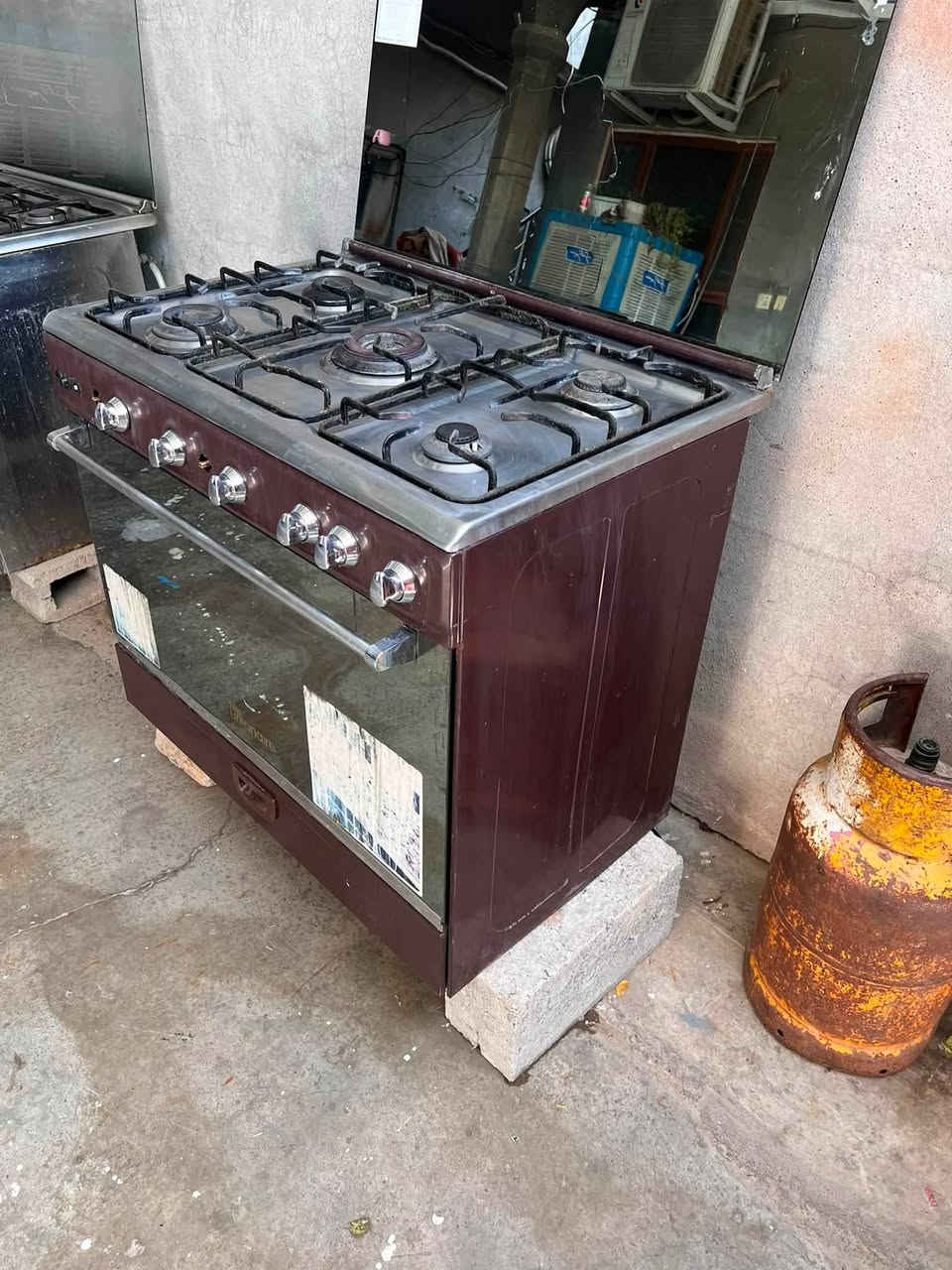 طباخ من ماركة يونايير (Unionaire).
مصري شغال بالشرط فرن شواية كله شغال بالشرط السعر 160 ألف كركوك العمل الشعبي ***********
