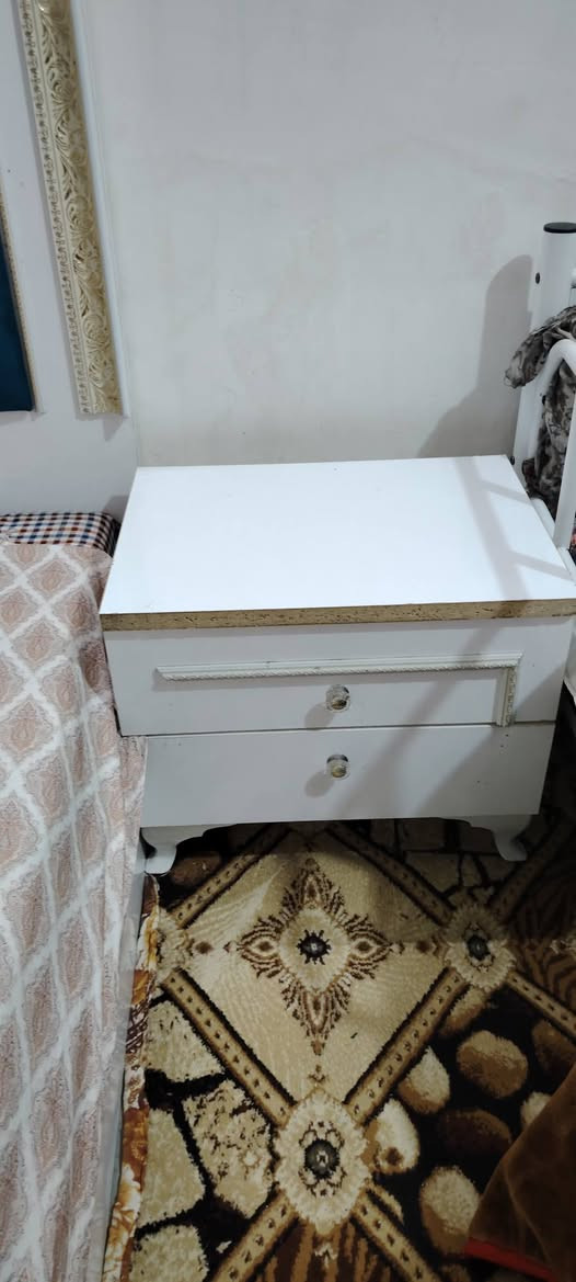 السلام عليكم غرفه للبيع 5 قطع  بوب اسلايت نضيفه السعر تجي اتشوفها اني طالب عليها 400 الف وبيها مجال حك الجيه  الله شاهد اخذتها ب 11 ورقه متواجد مازنجر او رقم ***********
