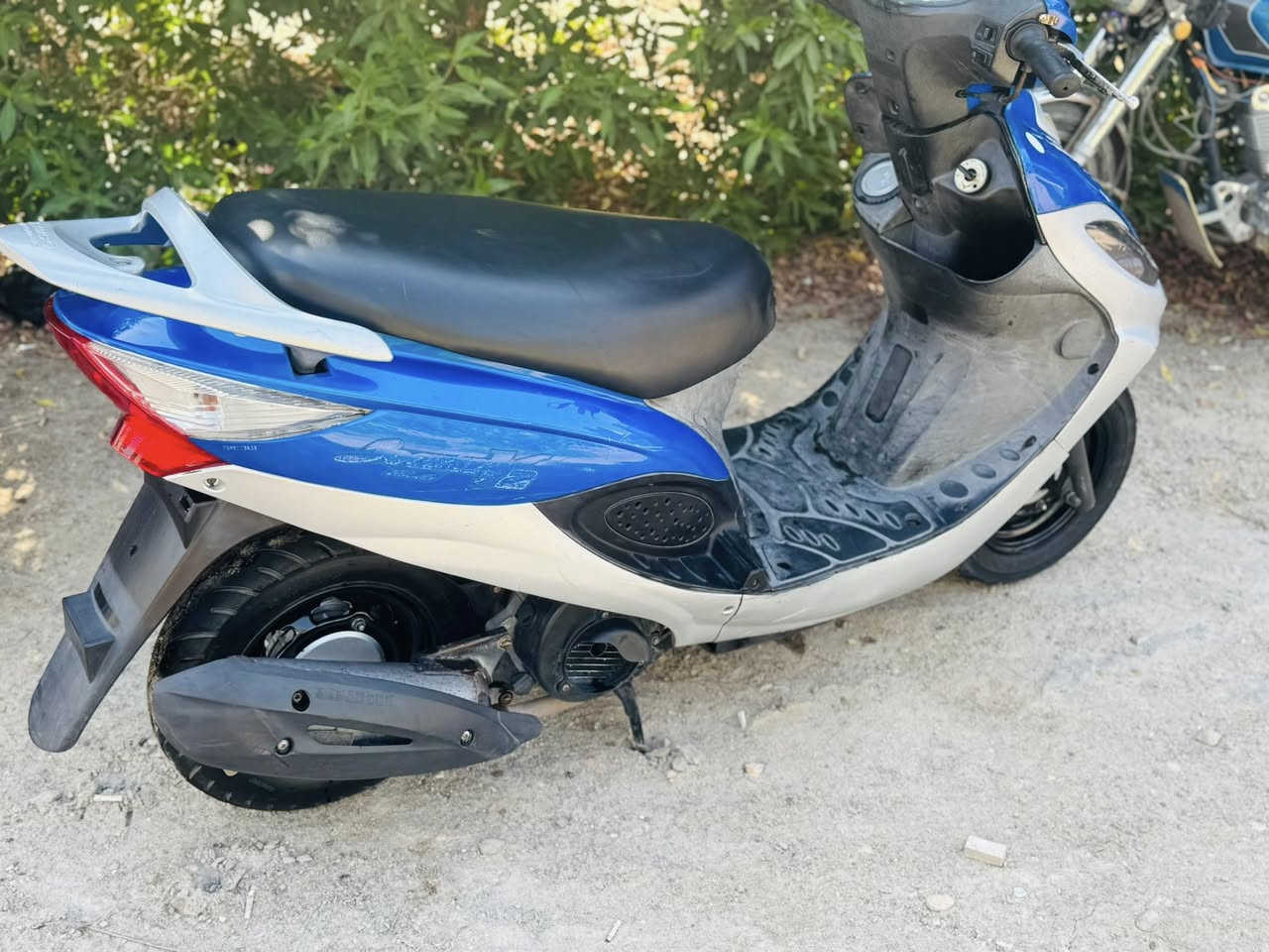 كامكو في تو للبيع 🤝🛵
موديل 14
دراجه ختم واحد ويا المكينه 
مبدل بيه بس الكشن ابو الجك 
تواير جدد توهن شادهن
اي نقص مابيه 
دراجه سعره 775 وبيه مجال قليل 
مريضا لاتراسل ولا نخابر 
عنواني شطره 
☎️***********
ترهم مراوس بنامه 🦽
