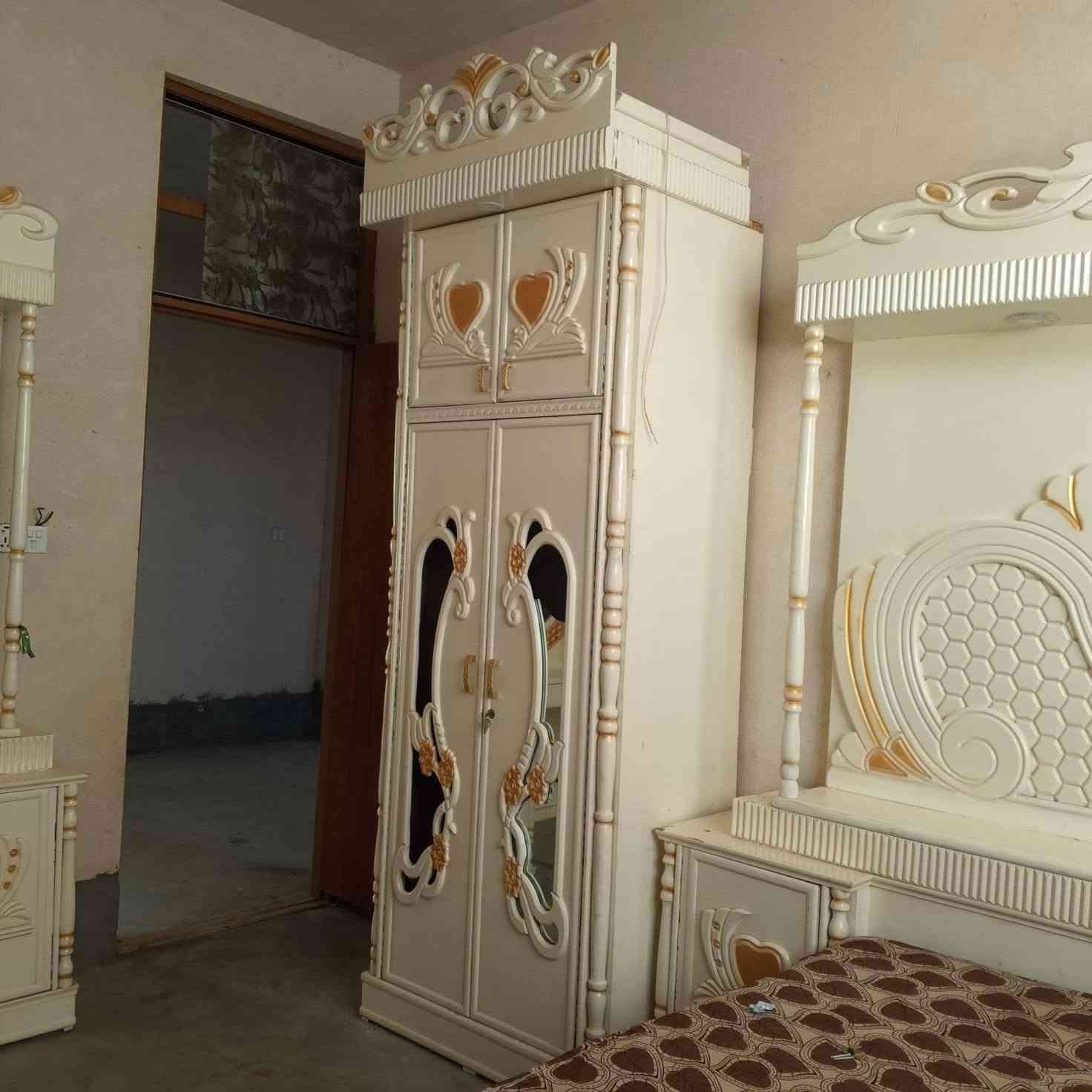 السلام عليكم غرفه نجاره مو تركي كلش راقيه للبيع بسعر مناسب مستعجل ع بيع السعر عند الاتصال***********
