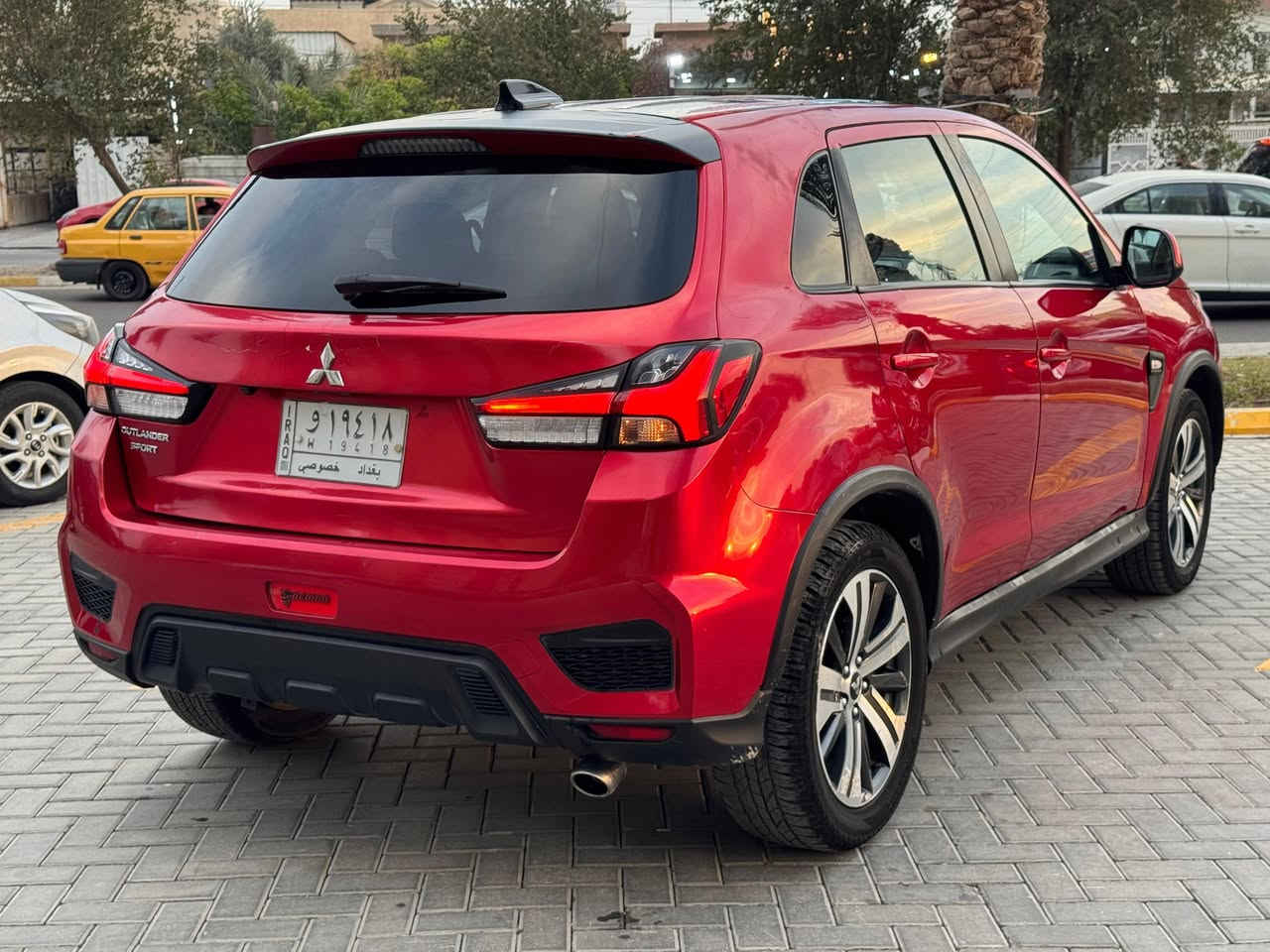 السلام عليكم 
متسوبيشي اوتلندر سبورت 
موديل 2021 
ماشيه 60 الف 
حادثها جاملغ خلفي وصندوق. بدون داخل 
مواصفات 
شاشه 
كأمره 
تحكم ستيرن 
محرك 2000
مكانها بغداد حي الجهاد 
السعر 110$
رقمي ***********
