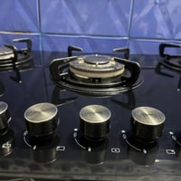 طباخ • نضيف • ميز وكراسي