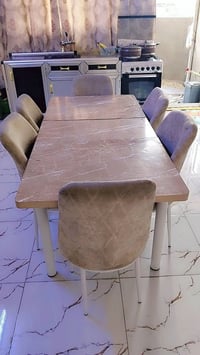 طاولة طعام • ٦كراسي • نظيف