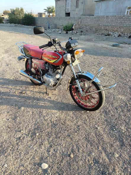 سلام عليكم سيفان سونك مديل 24 باب اول وزن ثغيل ختومات اخو الزيرو موطور كلو شغال وشرط نشرات كيجات كتروني كلو  شغال   تواير جوبلس للبيع او مراوس للاستفسار خاص او اتصل ***********
