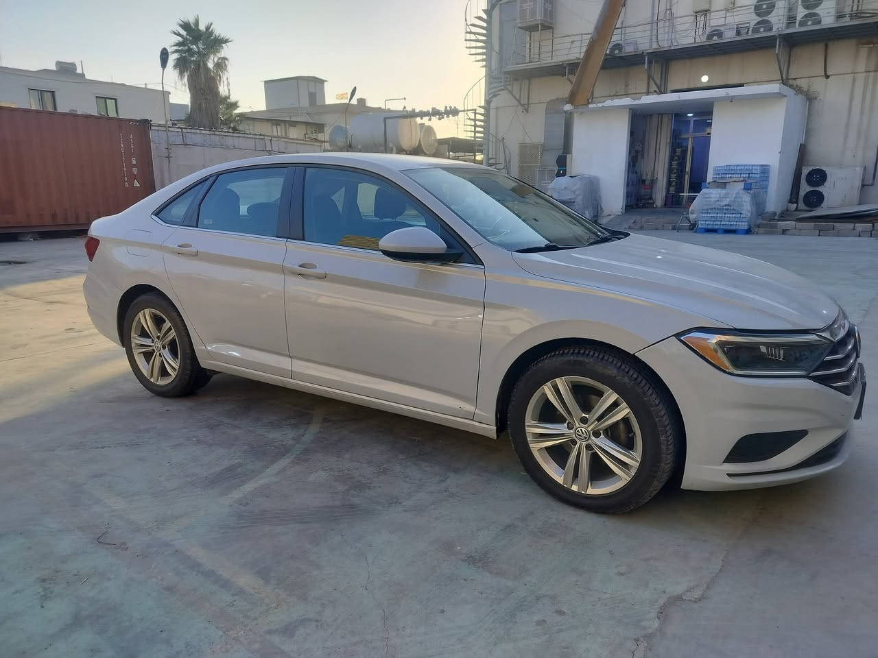 جيتا 2019 مواصفات s 
شاشة لمس كامرة رادارات امامي خلفي
نقطة عمية توقف ذاتي تشغيل واطفاء المحرك ذاتي
ماشية 180 الف كيلو 
كير محرك طخم شرط 
بسمي سنوية 29 
السعر 120 وبيها مجال
صبغ 6 قطع 2 معجون و4 كلير من أمريكا

موصل حي المثنى 
***********
***********
