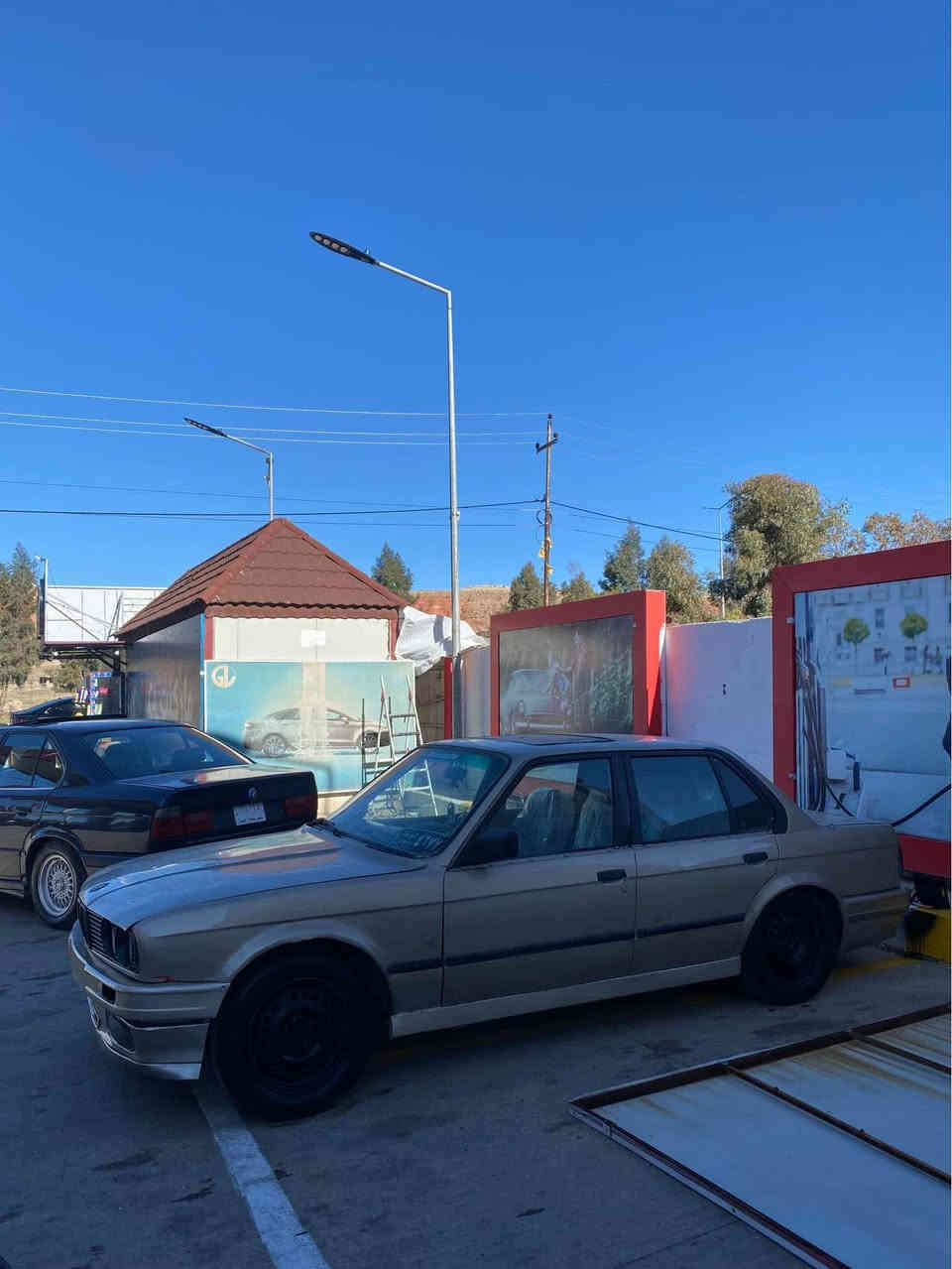 BMW زەعرا
مەکینە ١٨ چوار پستۆن. 
ئاڕم پلاستیک سلێمانی ئەسڵی 
ئاڕم و ئەوەلیات بەشەرت
گێر و مەکینە بەشەرت
لێدرانی قورس بەشەر
موس و بڕاوە بەشەرت
تەقەو ڕەقەی نییە زۆۆر توندۆ تۆڵە
مەکینەی ماشەڵا زۆۆر بەقوەتە تامی ٦ پستۆنێک ئەدا
گزۆز سپۆڕت
سەیارەکە تەنها دەژبولی جوان نیە و بەرە سەقفی هەموو ئەشیای لەگەلە نەمبەستووە
بەرە دەرگاکانی لۆک لۆک
سعری ٢١ و معامەلەی برایانە 
تکایە تکایە گەر موشتەری نی نامەش مەنێرە
*********** واتس ئاپ شقلاوة, أربيل
