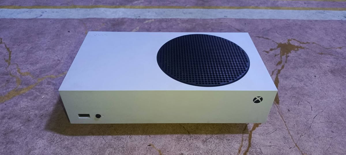 سيريس اس نضيف كلش ويا كل ملحقاتة الاصلية يدتين مابيهن اي وبطاريات  ثنين وقاعدة يدات وشاحن خلل كلش نضيفات وبي حساب العاب بي هذني الالعاب كلهن وحساب العاب مشترك كول اوف ديوتي  من مودرن وارفر وانت نازل وردد تو وراست وبعد العاب من دارك ستور شغال طبيعي سعر 380 الف و بي مجال  وعندي توصيل


**إذا كنت صاحب هذا الإعلان وتريد حذفه لأي سبب، رجاءا أرسل رسالة إلى الدعم الفني**