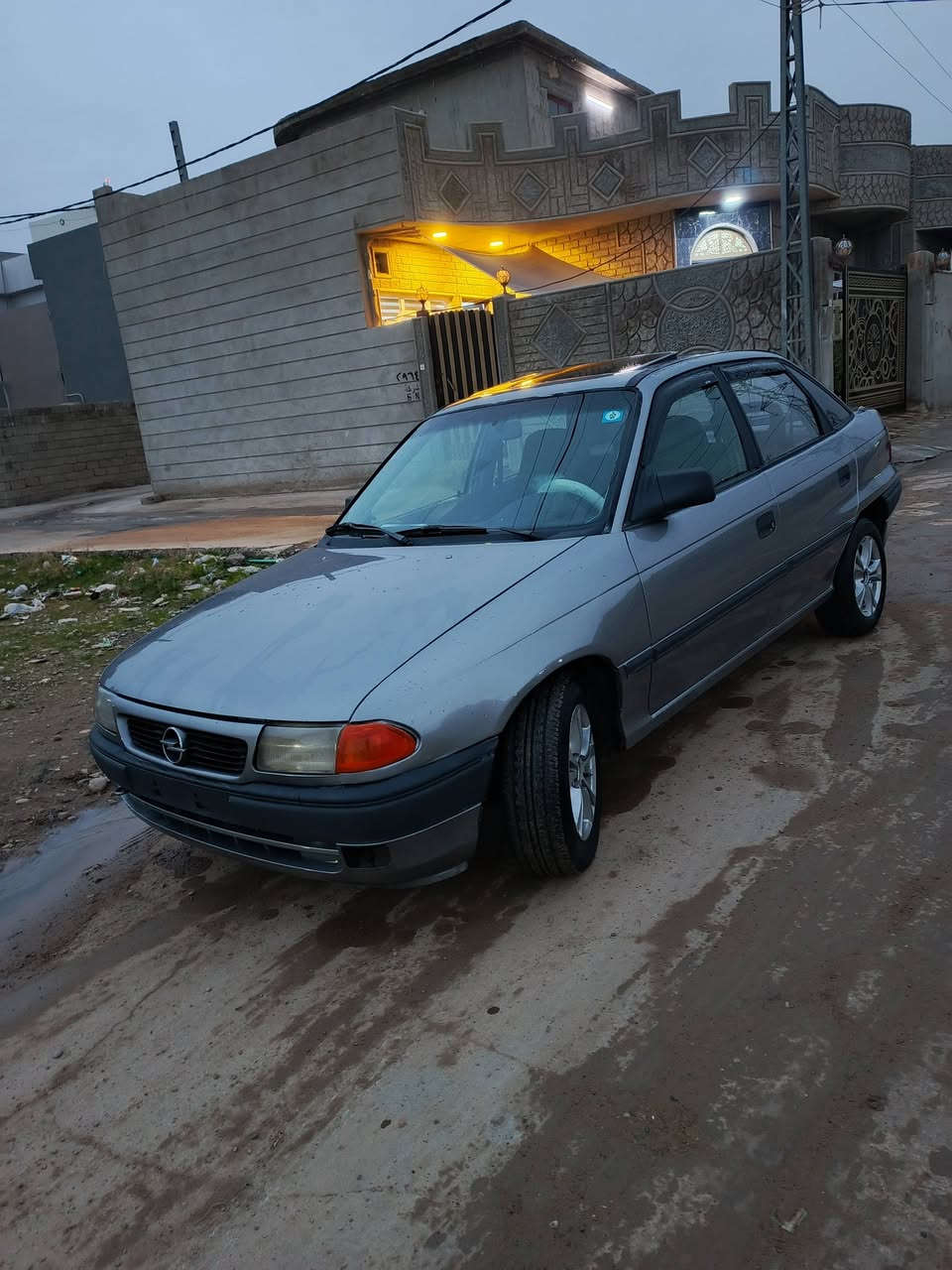 #السلام_عليكم 
#استرا_93_حجم_16_ستيرن_بور_سقف_سلايت
سنويه 31 تنتهي 
هزه جديده 
كوبون بانزين (ورقي) 
#رقم_نينوى_مسطره 
انا الشرعي تحويله كامل يكلف تقريبا 120 الف 
صبغ عام جماليه  وبيها تلقيطات معجون
غرفتها جديده 
#س_ع_ر_48_وبيها_مجال 
شراي خابر 
مكاني موصل ايسر 
***********
