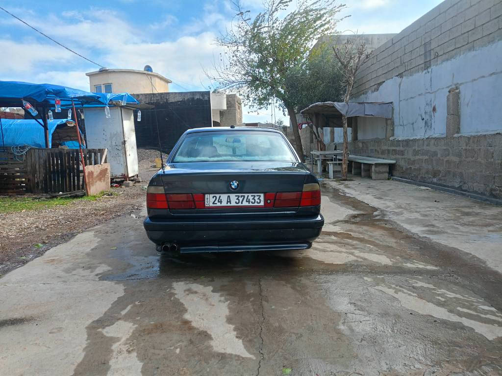 سلام عليكم bmw موديل 1994 525  كبس بيلادي توماتيك رقم دهوك جديد بسمي 
 سنوية الى شهر6/ 2030
هزة الى شهر2026/7
 جمات كهربائي دابل برشوت
طقم ويل جديد تايت جديد تبريد مركزي ثاج
طقم تيرات جددد
السيارة عام جملية 
داخل جلد كلش نضيف
شاشة ايباد 
بيها طربة خفيفا باب السيق كلش خفيفة عنوان اربيل أربيل, العراق


**إذا كنت صاحب هذا الإعلان وتريد حذفه لأي سبب، رجاءا أرسل رسالة إلى الدعم الفني**