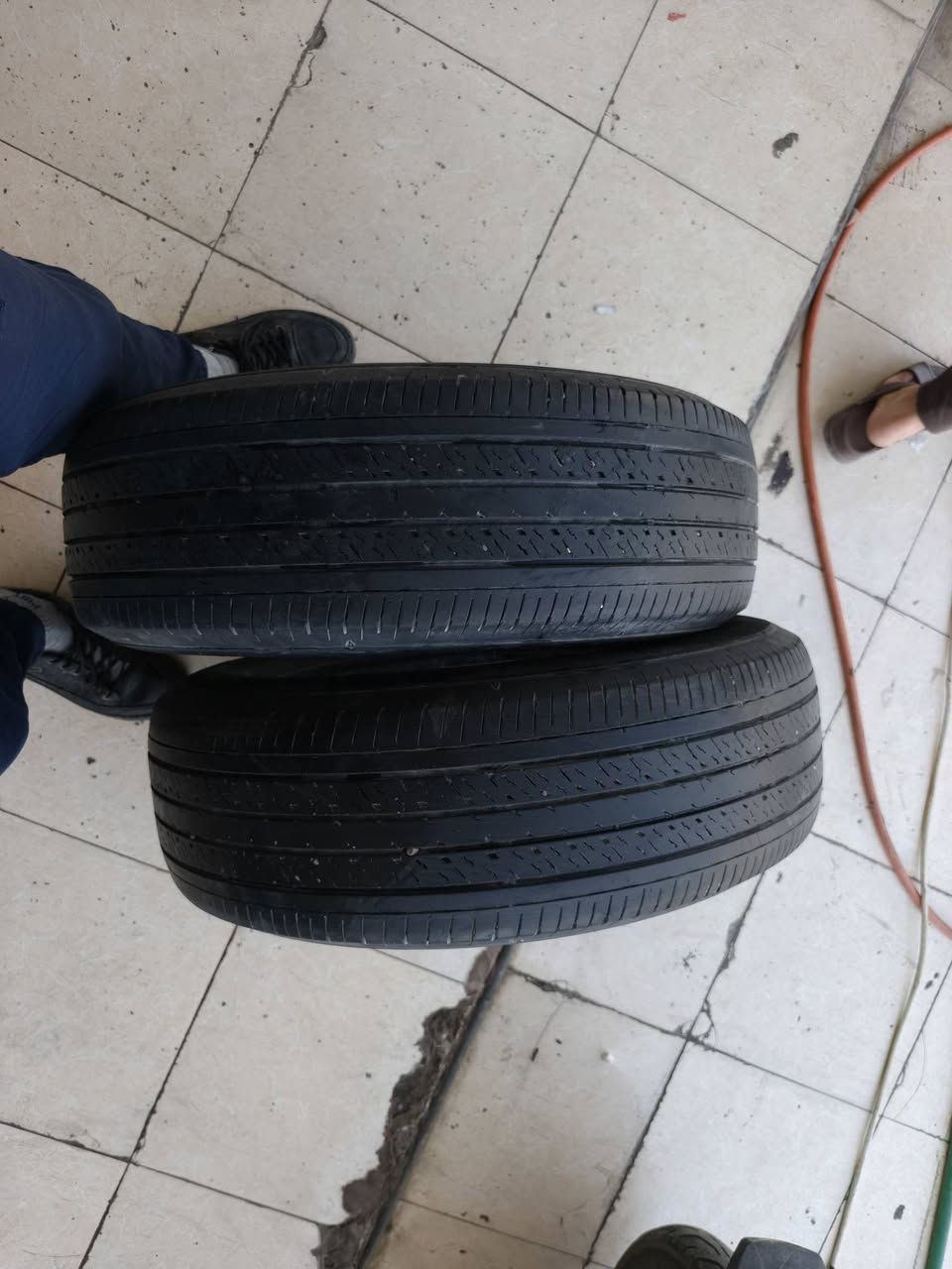 تايرات زوج حيل نضيفات 
لقياس 215/65R16
مكاني الرمادي 
لتواصل خاص او رقم الهاتف 
***********
