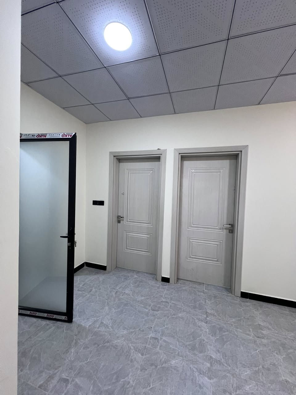 فرصة لأصحاب الإمكانيات الضعيفة.
يتوفر أربع بيوت كل بيت المساحة 100م
إبي الخصيب - مهيجران - قرب جامع الگرية .
البناء حديث 2026✨🏠
#سعر_البيت_الواحد :: 42 مليون وبي مجال .
#كل_بيت_يحتوي :: طارمة أستقبال مطبخ صارلة
غرفتين منام صحيات داخلية مناور صحيات خارجية.
#نوع_العقار :: وقف سني مسجل أصولي . سنوياً 100 الف
#الخدمات :: ماء كهرباء تبليط انارة منطقة سكنية ومخدومة.
تتكاتب تستلم بيتك 🔑🤝
#للأستفسار :: ***********
