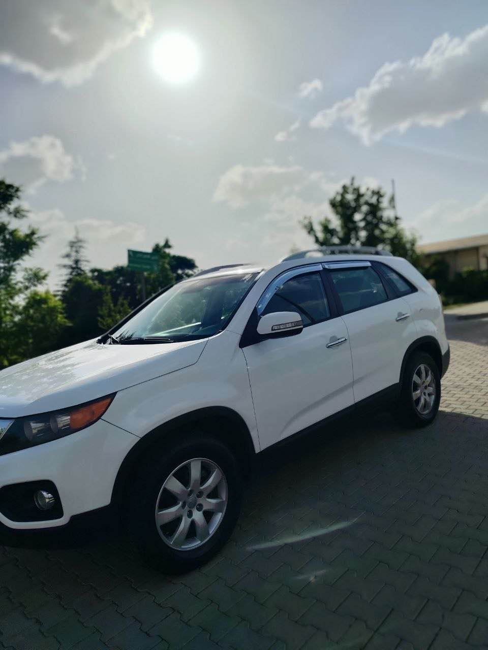 کیا سۆرێنتۆ.   Kia Sorento
مۆدێل ٢٠١٢ 
٢٠٠ کیلۆمەتر ڕۆشتووە
مەکینەی نەکراوەتەوە تەنها قەپاغی مەکینە کراوەتەوە بۆ وەلف گۆڕین
بێ بۆیاخ
نیو مواسەفات و پانۆراما
مەکینەی نەکراوەتەوە هەزەی تازەیە سەنەوی تا ٢٠٢٧ تازەیە
نرخی ١٥٥ و معامەلە
0773 108 9849 السليمانية, العراق
