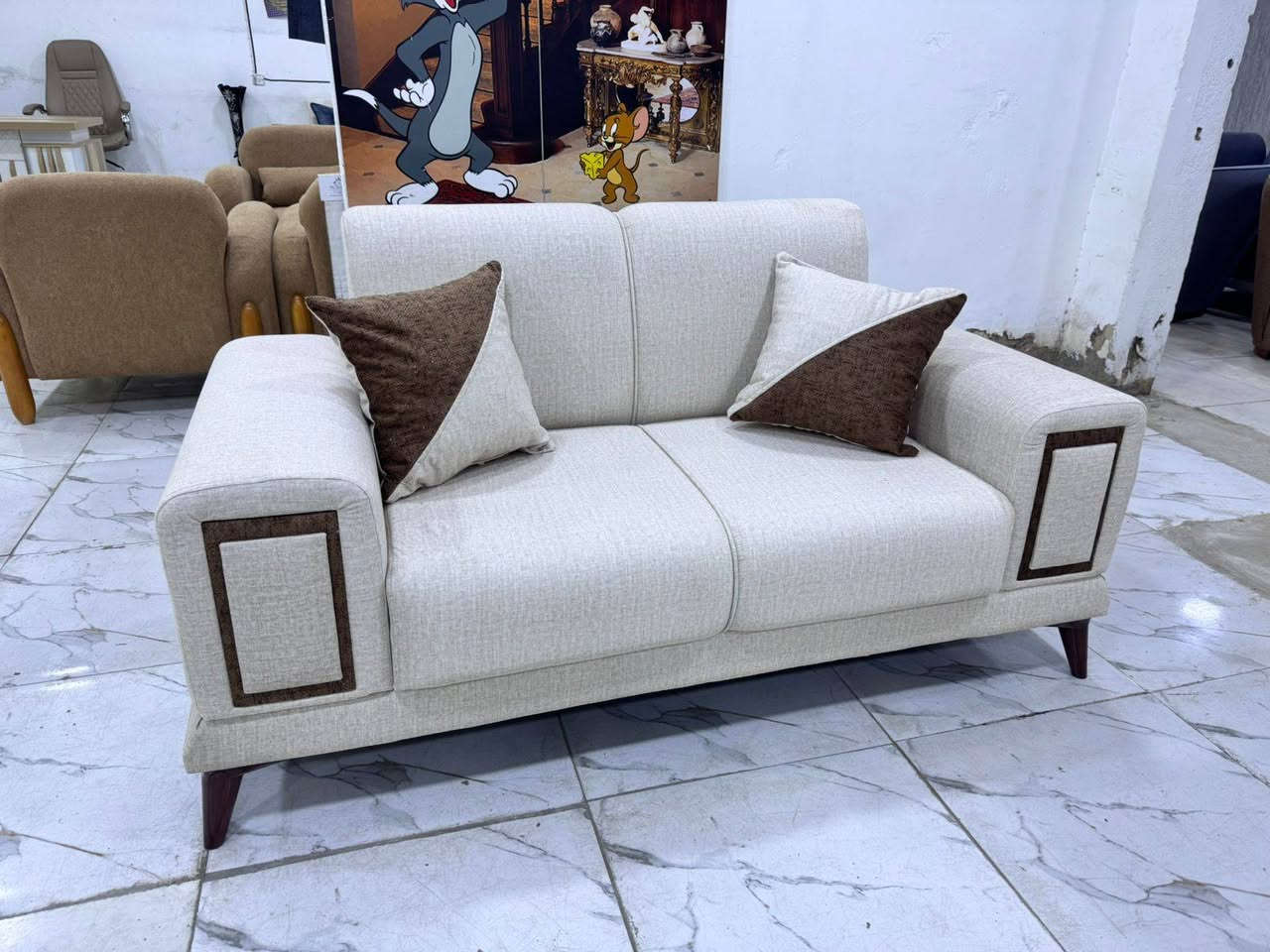 تخم ديوان عدد ٢ جديد أليوم وصل  ١٤ متر ونص ٢٠ مقعد تفصال خشب بلوك اسود كله سفنج مضغوط مميز أول مع طبقه دللوب طبي قماش كتان ناعم مودرن نظام تركي شغل عراقي بالدرجه الأولى كورنر تجي بيه قنفتين مفصوله مع ٢ زاويه وايضا ١٢ كوشه ***********
