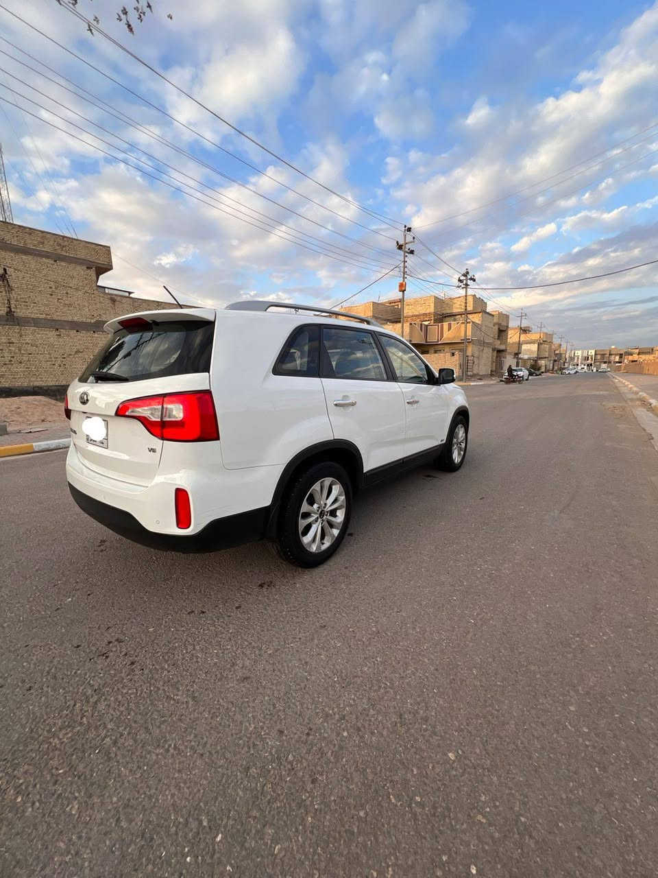 سورنتو  2013 شكل ال15 
خليجيه كفاله عامه 
  موجود سونار وياهه بلمنشور 
فول مواصفات كويتي 1/1
6سلندر  7راكب  3قطع تبريد  
رقم بغداد تحويل ثاني يوم 
السعر 183$ورقه  قابل للتفاوض بيه مجال للشراي 
للاستفسار اتصل ***********
