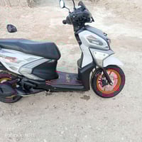 دراجه زت آر 23نظيفه على وضع الشركه بيع مستعجل استعمال موظف بانزين محسن...