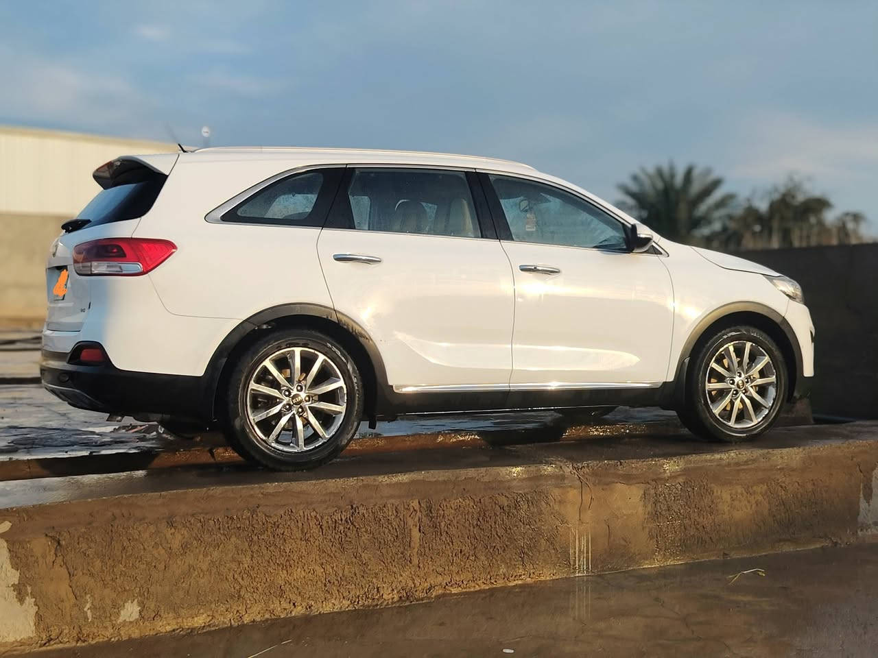 سورنتو ١٥ خليجي ٦ سلندر فول مواصفات
بيها ضربة بالباب الايمن وضربه خفيفة بالجنطة
ومبدل كازكيت
***********
***********
