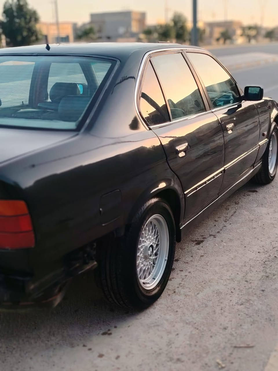 السلام عليكم
مكلف بالنشر.......
BMW
موديل ١٩٩٠
نظيفة السياره مثل ما موضح بالصور
مكانها الفلوجه
السنويه لل ٢٠٢٨ تحويل ثاني يوم 
كير ومحرك خير من الله
السعر ٤٥ وبيها مجال بسيط 
صاحب السياره ***********
