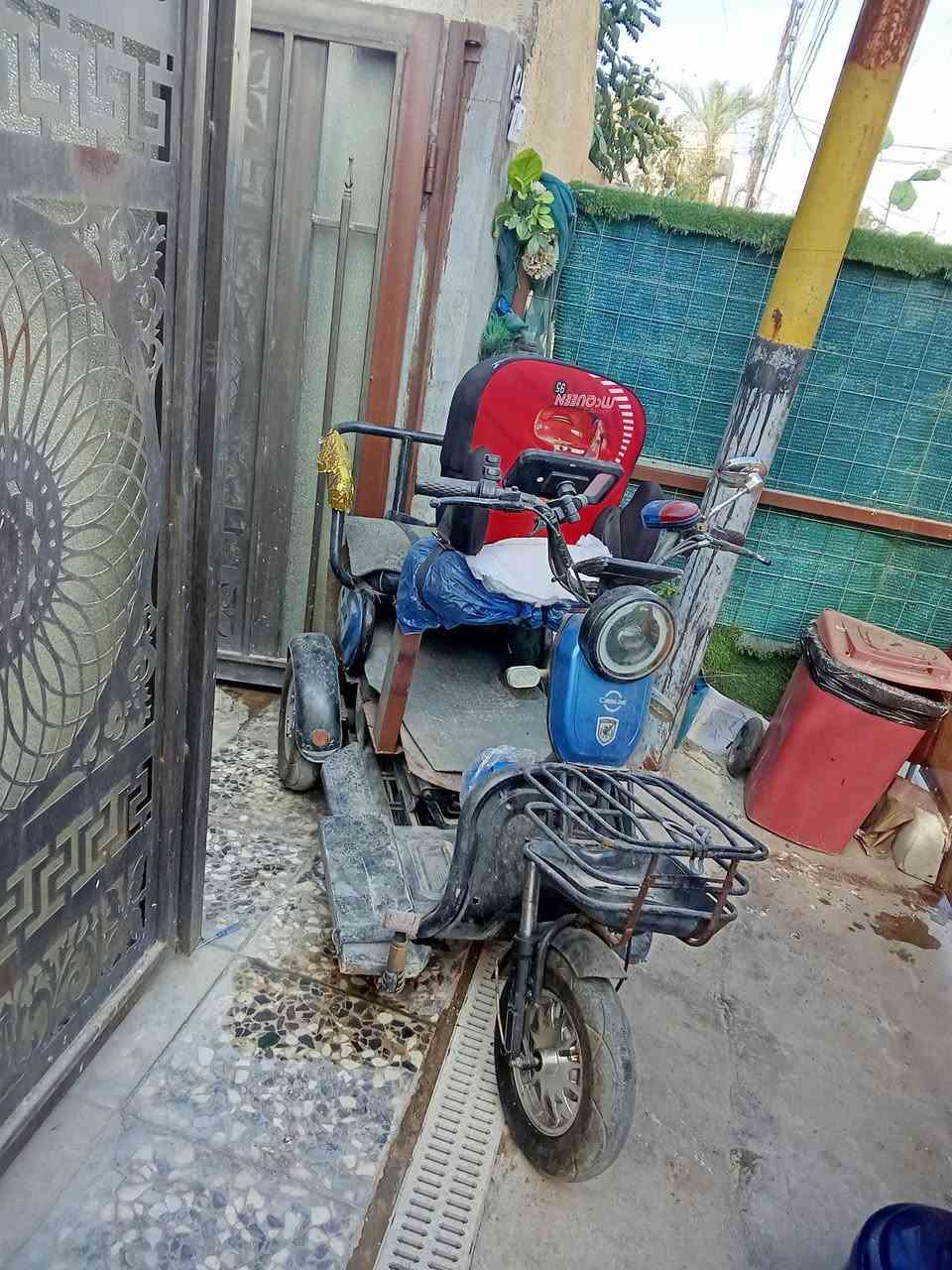 دراجة شحن ثلاث عجلات ب400.الف.شرط الشغل .ومعاها شاحنة احتياط و4بطاريات جدد بالباكيت غير مستعمل..***********.البياع خلف فلكة درويش
