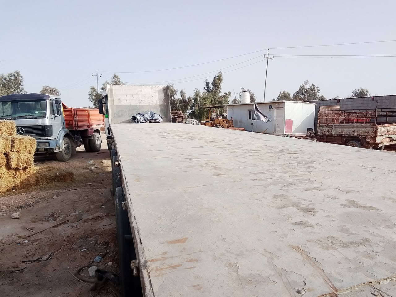 سلام عليكم عربانه فلات اوربيه 4دناكير چوبلس واحد رفاعي شلصي بيه شرك من وره واضح بل صور طول 1360 حصيره حديد كرهبايات جديده سعر55 مكان كربلاء ***********
